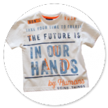 TSHIRT BIANCA CON SCRITTE ARANCIO E BLU 