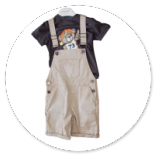 TSHIRT GRIGIA CON STAMPA ORSO E SALOPETTE CORTA BEIGE 