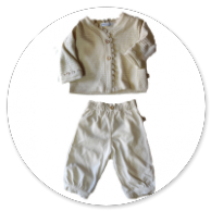 CARDIGAN BEIGE CON MERLETTI E PANTALONE PALLONCINO BIANCO 